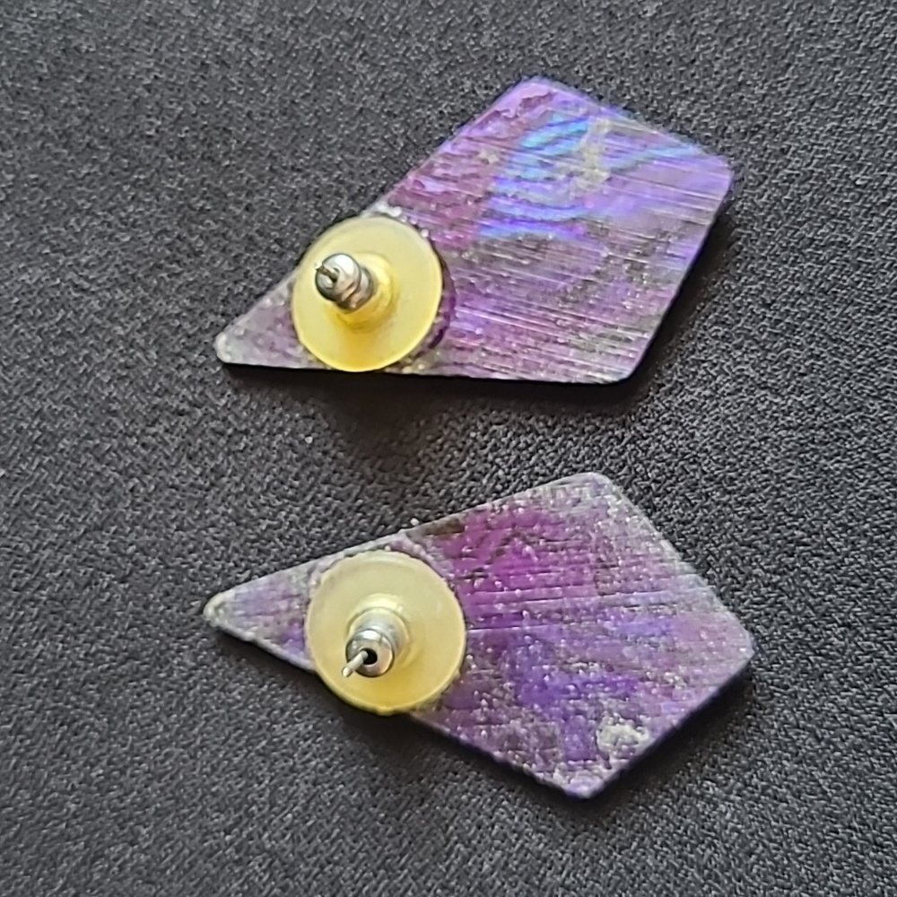 Vintage 90's earrings, enamel over metal, pierced ear, black and purple. - Picture 4 of 4